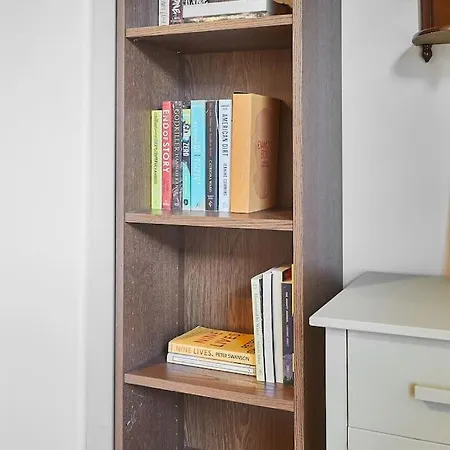 Oswy Street, Whitby. Sleeps Up To 7 Guests * Whitby