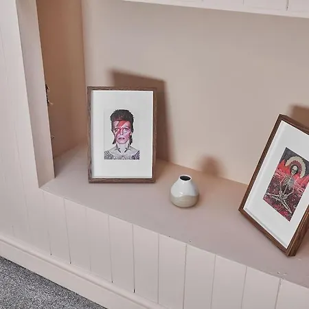 Oswy Street, Whitby. Sleeps Up To 7 Guests