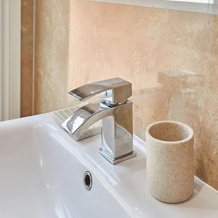 Oswy Street, Whitby. Sleeps Up To 7 Guests Vakantiehuis