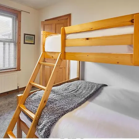 Сasa de vacaciones Oswy Street, Whitby. Sleeps Up To 7 Guests