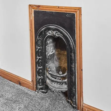 Oswy Street, Whitby. Sleeps Up To 7 Guests