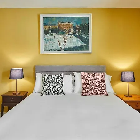 Сasa de vacaciones Oswy Street, Whitby. Sleeps Up To 7 Guests