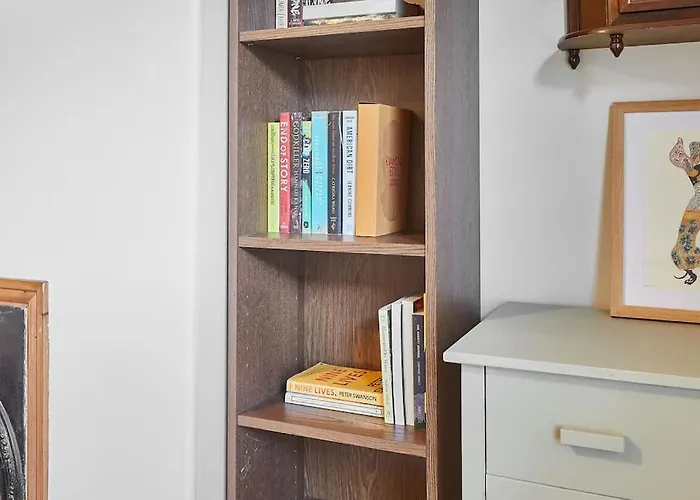 Oswy Street, Whitby. Sleeps Up To 7 Guests * Whitby