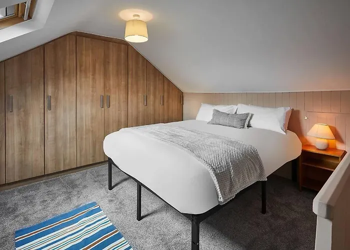 Oswy Street, Whitby. Sleeps Up To 7 Guests Holiday home