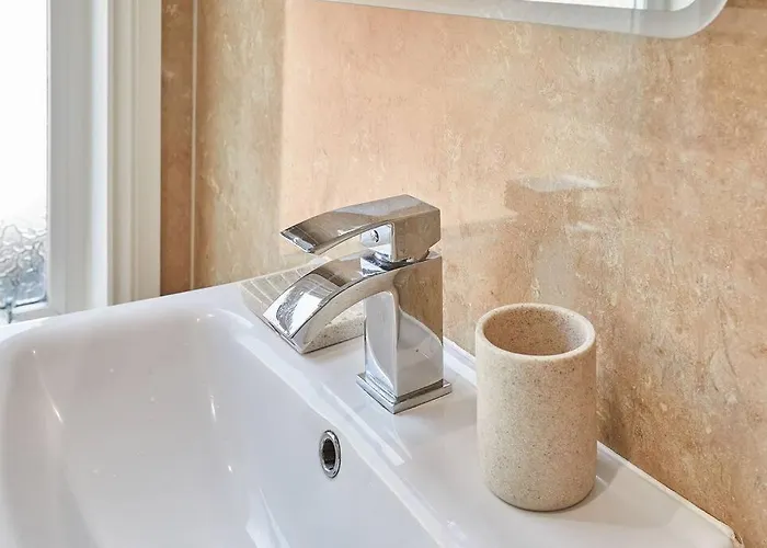 Oswy Street, Whitby. Sleeps Up To 7 Guests Holiday home