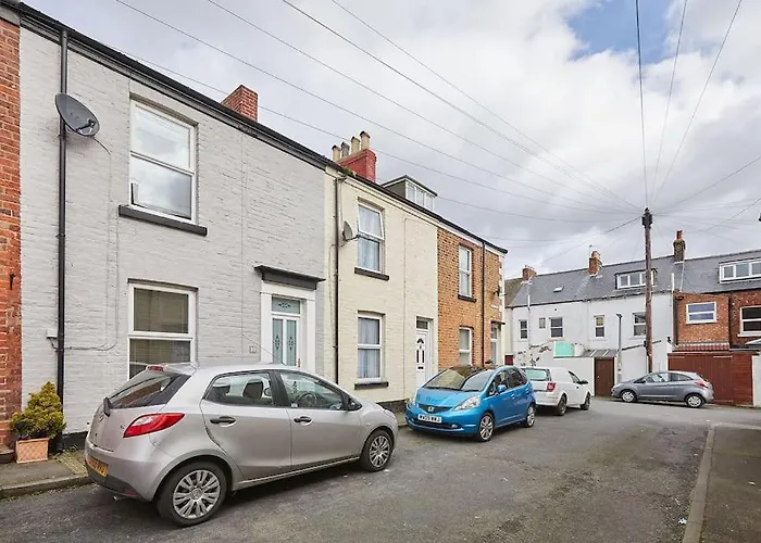 Holiday home Oswy Street, Whitby. Sleeps Up To 7 Guests *