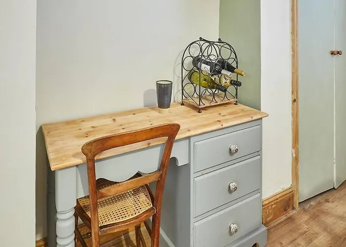 Oswy Street, Whitby. Sleeps Up To 7 Guests Holiday home Whitby