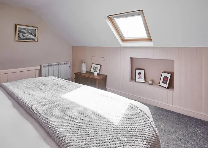 Oswy Street, Whitby. Sleeps Up To 7 Guests Holiday home