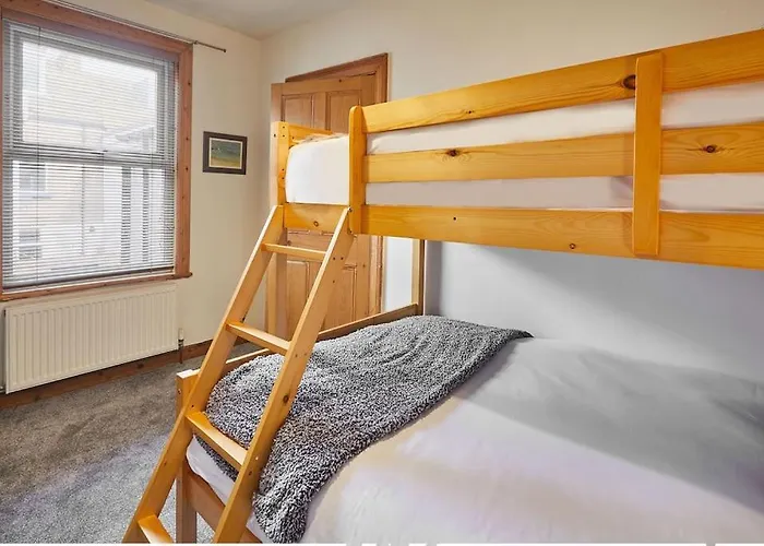 Holiday home Oswy Street, Whitby. Sleeps Up To 7 Guests