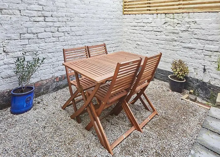 Oswy Street, Whitby. Sleeps Up To 7 Guests Whitby