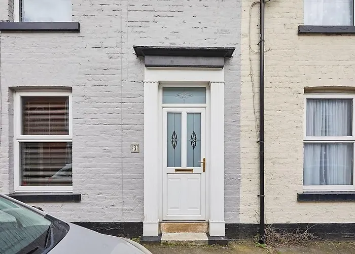 Oswy Street, Whitby. Sleeps Up To 7 Guests Holiday home