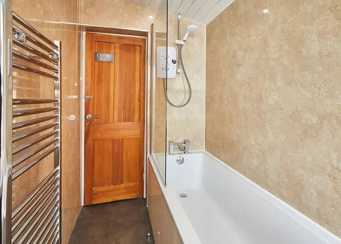 Oswy Street, Whitby. Sleeps Up To 7 Guests Holiday home *