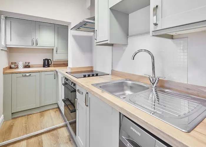 Oswy Street, Whitby. Sleeps Up To 7 Guests Holiday home Whitby