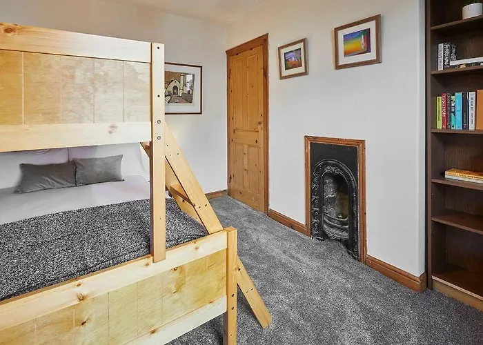Holiday home Oswy Street, Whitby. Sleeps Up To 7 Guests Whitby