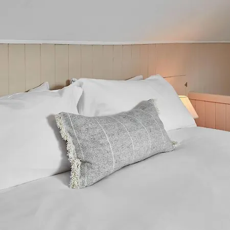 Oswy Street, Whitby. Sleeps Up To 7 Guests * Whitby