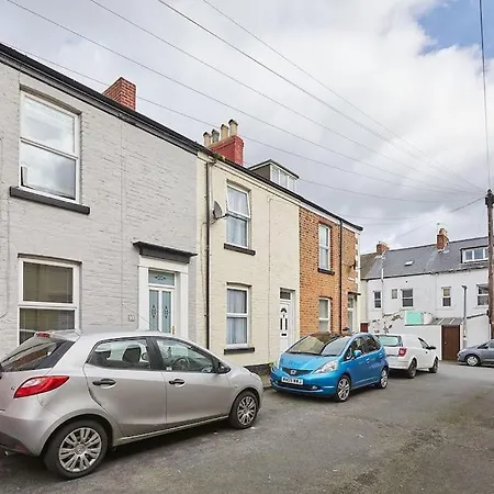 Semesterbostad Oswy Street, Whitby. Sleeps Up To 7 Guests *