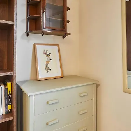 Oswy Street, Whitby. Sleeps Up To 7 Guests * Whitby