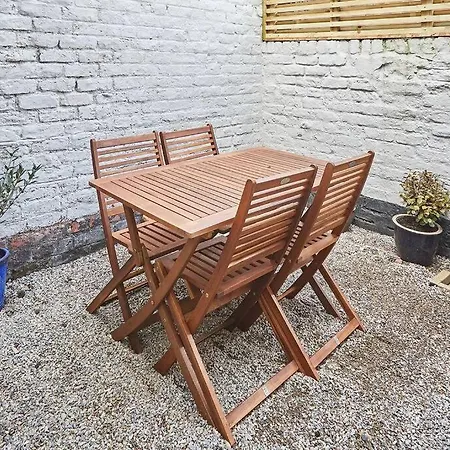 Oswy Street, Whitby. Sleeps Up To 7 Guests Whitby