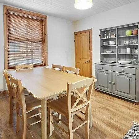 Oswy Street, Whitby. Sleeps Up To 7 Guests Whitby